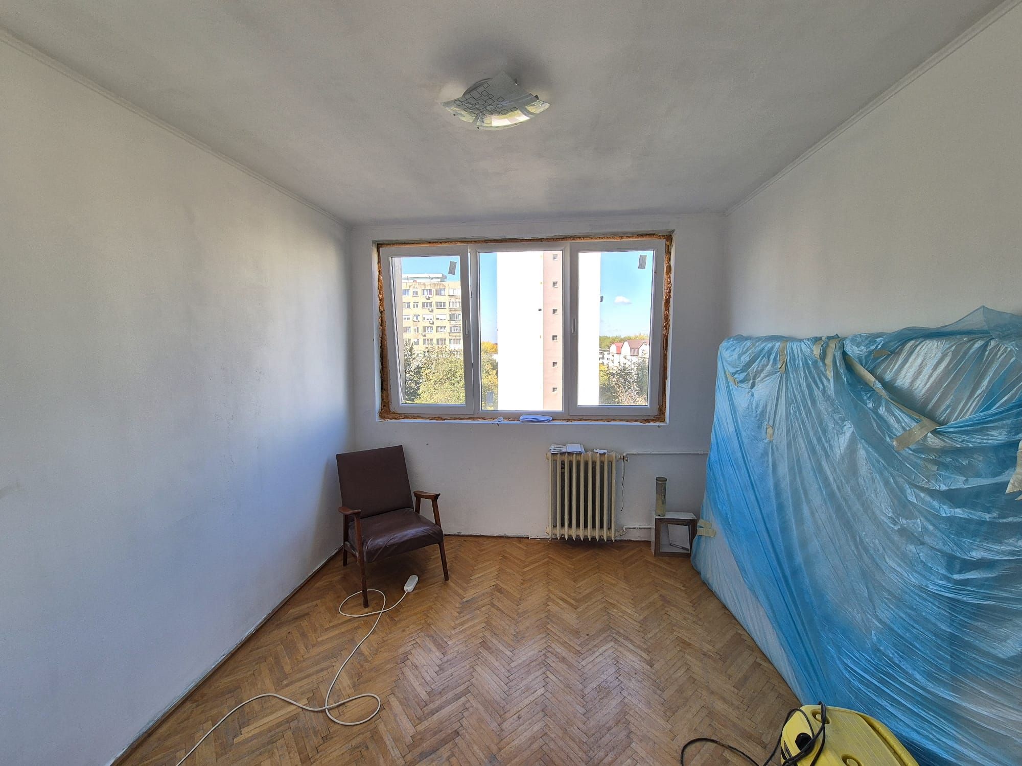 Apartament cu 4 camere  Militari  str. Apusului