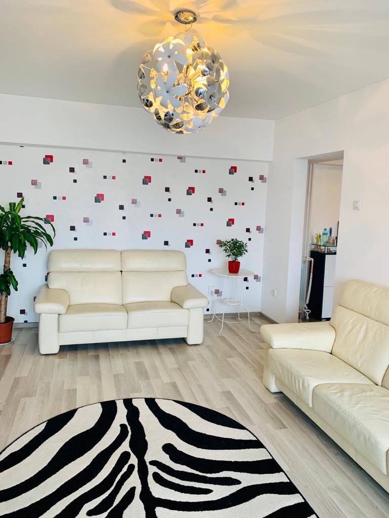 Apartament cu 3 camere in zona Decebal